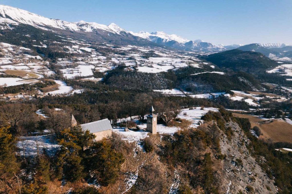 Sentier de randonnée de La Chapelle de la Salette. crédit photo : Clara Ferrand - blog Wildroad