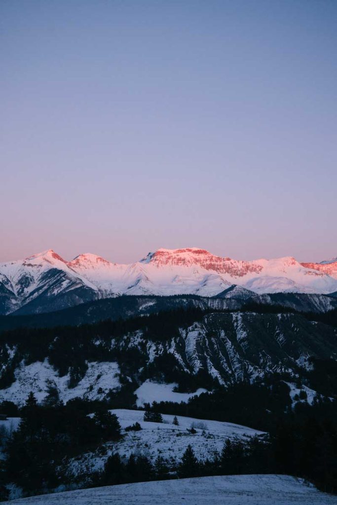 Le coucher de soleil sur la vallée de la Blanche. crédit photo : Clara Ferrand - blog WIldroad