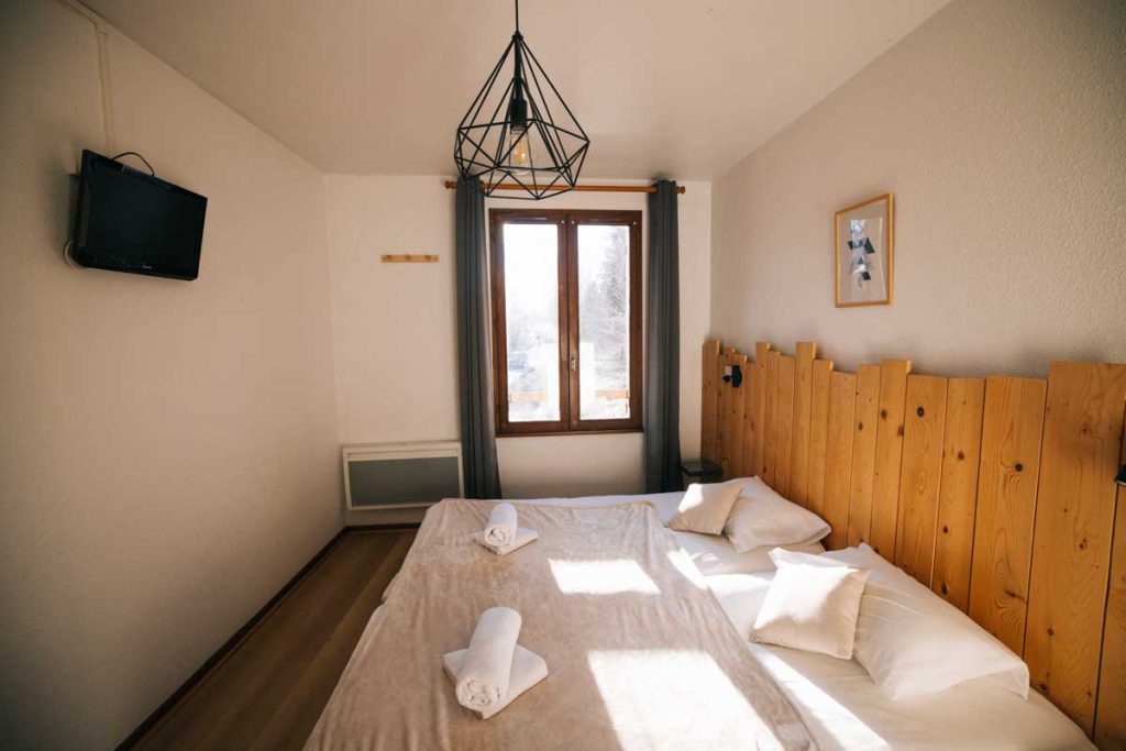 Hébergement de l'hôtel du relais de la Forge à Selonnet dans la Vallée de la Blanche. crédit photo : Clara Ferrand - blog Wildroad