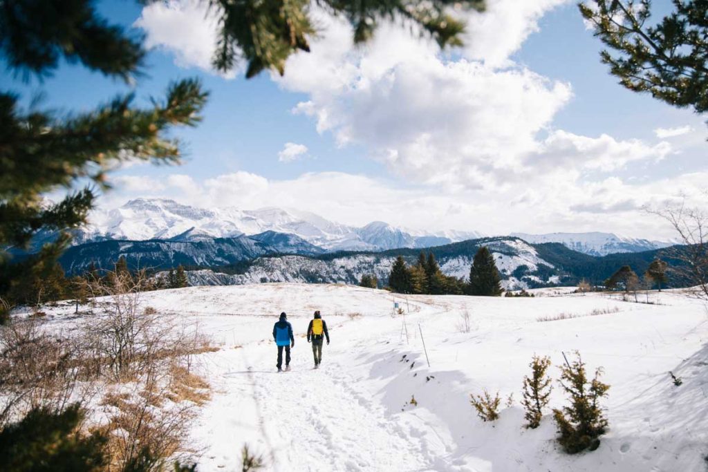 Randonnée en raquette dans le massif des Mondes depuis le col du Fanget. crédit photo : Clara Ferrand - blog Wildroad