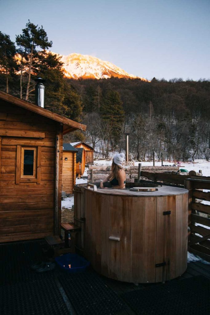 Sauna et bain nordique aux bains des bois dans la vallée de la Blanche. crédit photo : Clara Ferrand - blog Wildroad