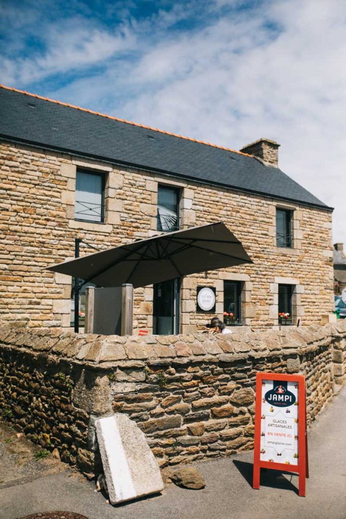 Adresse du restaurant de la crêpe Dantel à la pointe Saint-Mathieu. crédit photo : Clara Ferrand - blog Wildroad