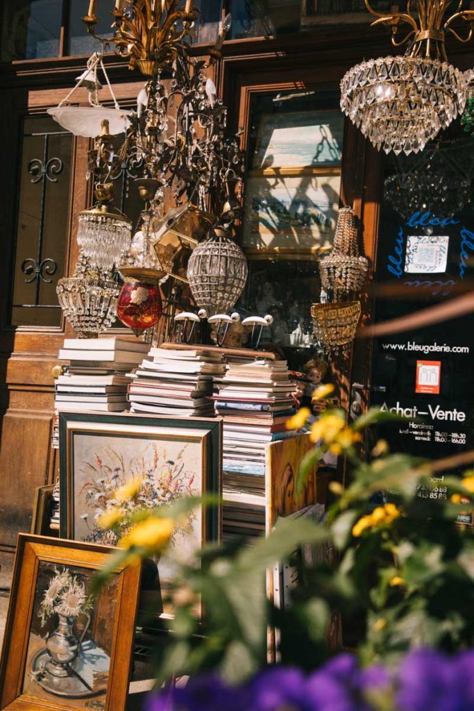 Les antiquaire de la ville de Carouge en périphérie de Genève. crédit photo : Clara Ferrand - blog Wildroad