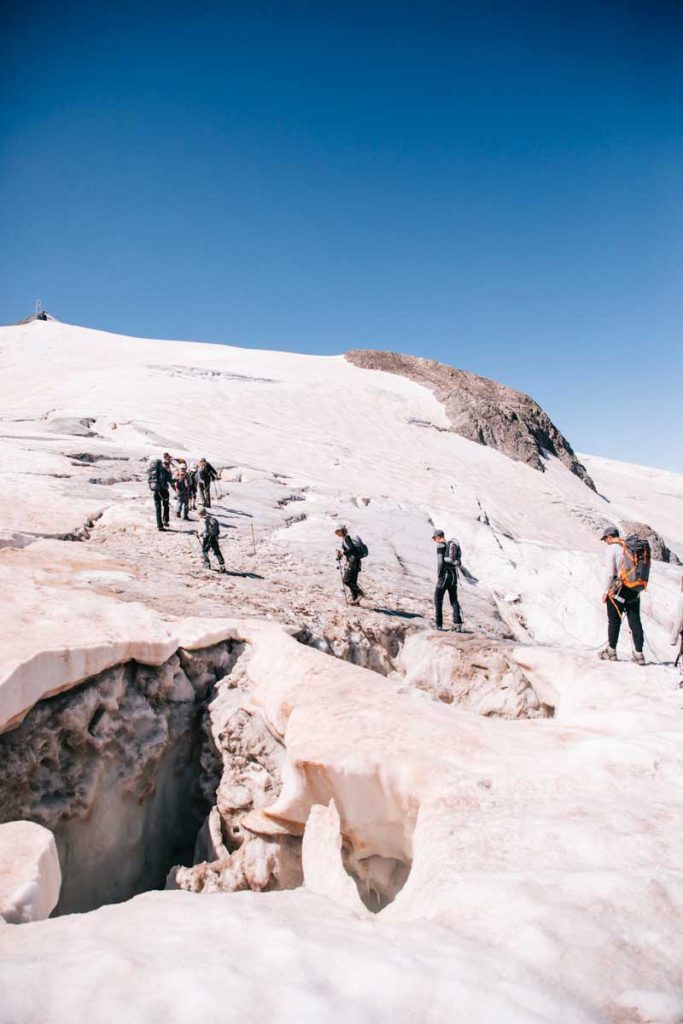 La cordée de la balade glacier à la Grave. crédit photo : Clara Ferrand - blog Wildroad