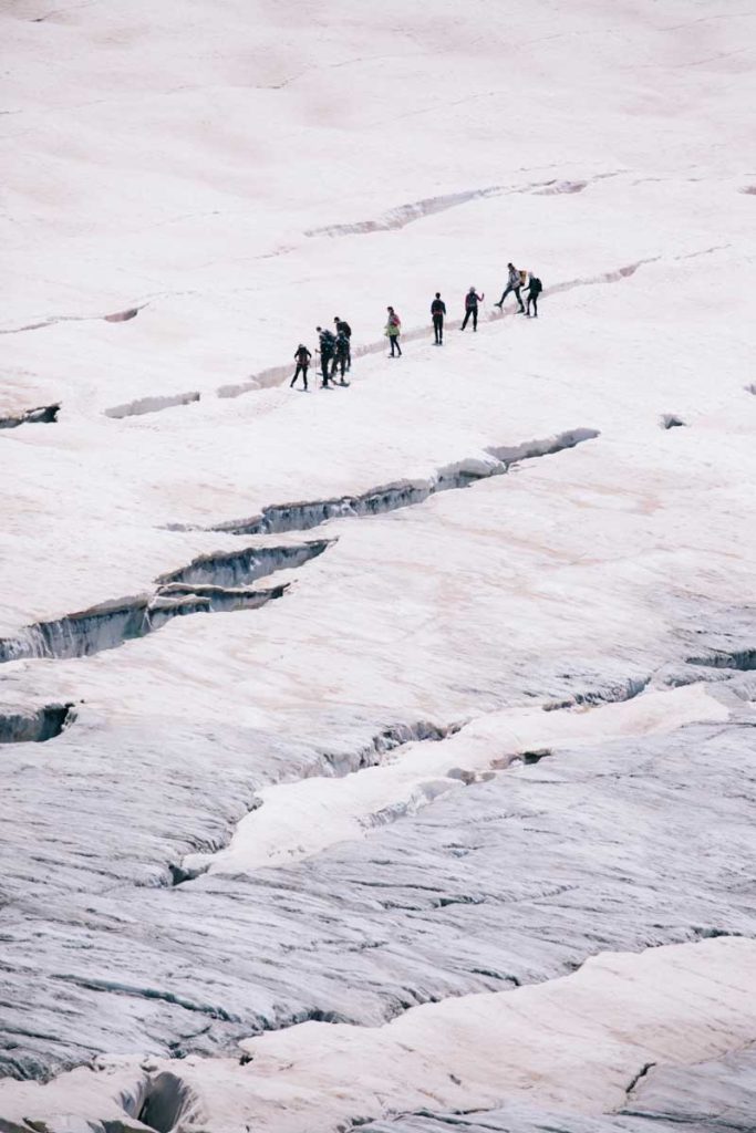Balade glacier dans le massif des Écrins au pied de la Meije. crédit photo : Clara Ferrand - blog Wildroad