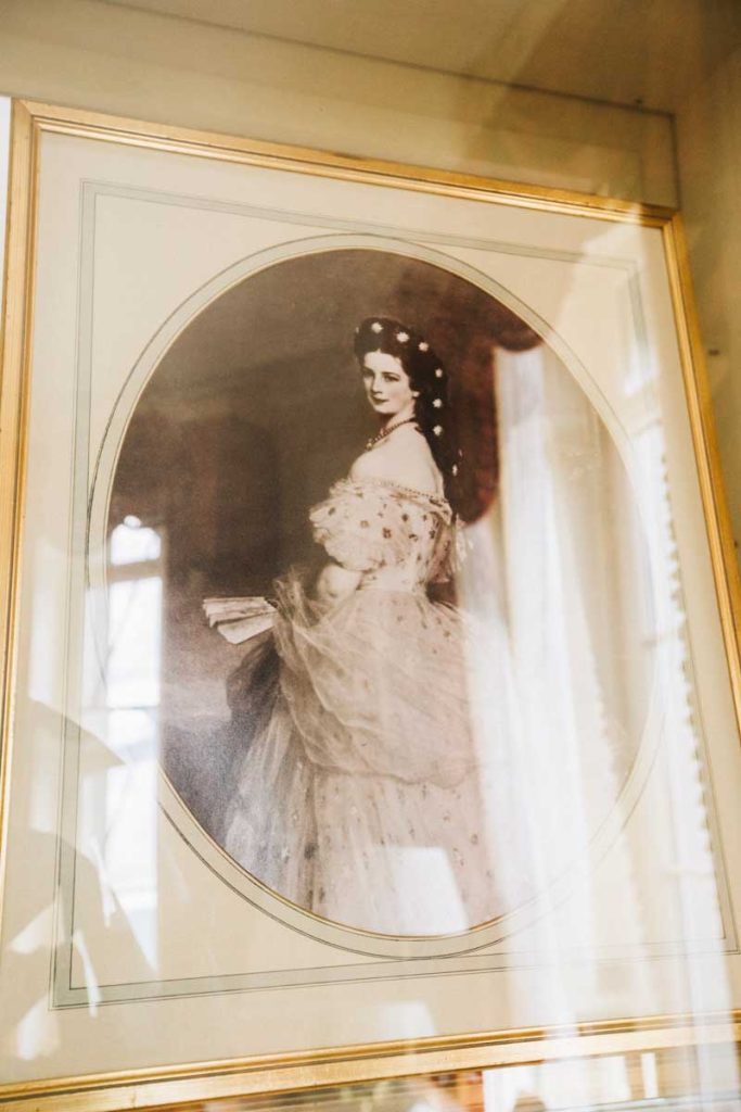 La suite de Sissi l'impératrice à l'hôtel du Beau Rivage. crédit photo : Clara Ferrand - blog Wildroad