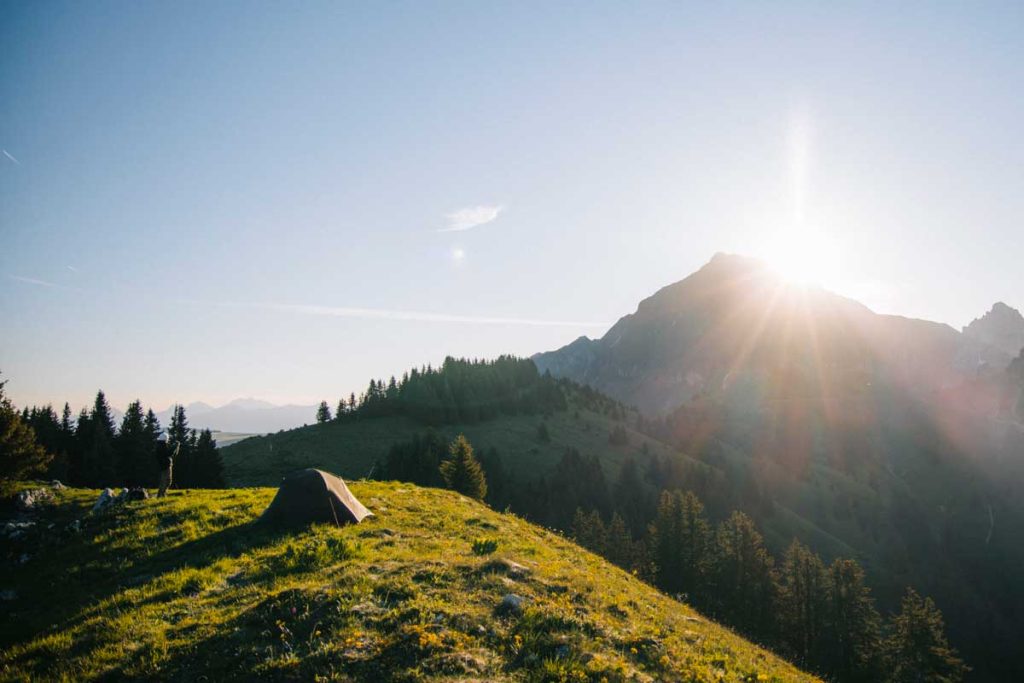Les plus beaux bivouac à faire dans les montagnes autour d'Annecy. crédit photo : Clara Ferrand - blog Wildroad