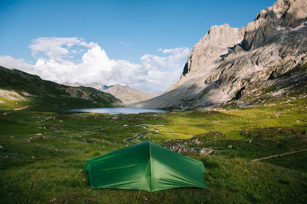 Bivouac autour du lac rond dans le massif des Cerces. crédit photo : Clara Ferrand - blog Wildroad
