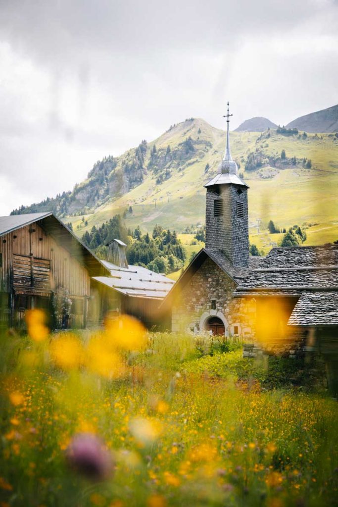 Le hameau de Chinaillon et la chapelle de Notre-dame du puy. crédit photo : Clara Ferran d- blog Wildroad
