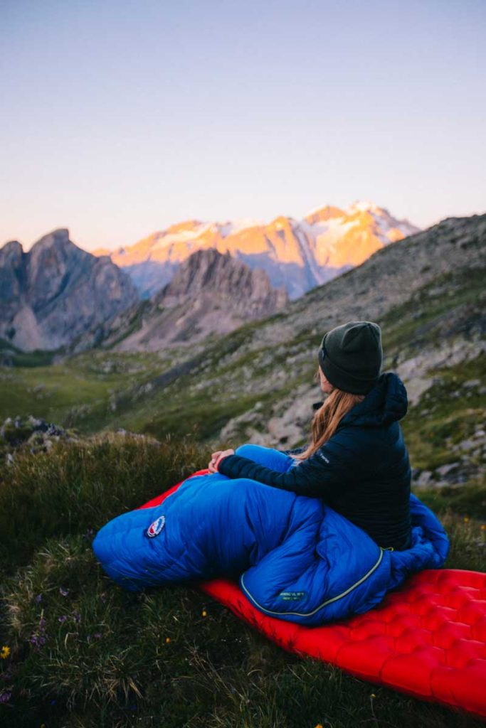 Équipement de bivouac pour un trek été en montagne. crédit photo : Clara Ferrand - blog Wildroad