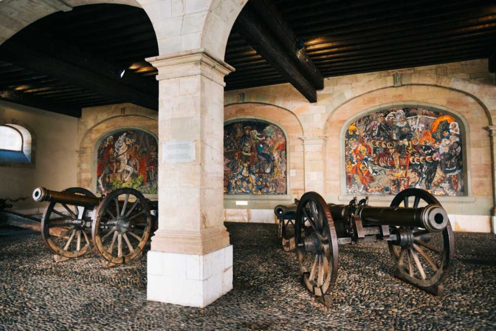 L'ancien arsenal dans la vieille ville. crédit photo : Clara Ferrand - blog Wildroad