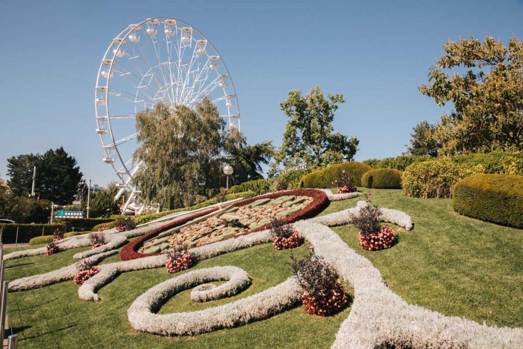 L'horloge fleurie dans le jardin des anglais. crédit photo : Clara Ferrand - blog Wildroad