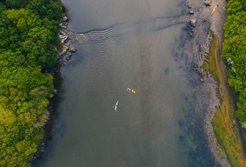Découverte d'un pont médiévale sous l'aber Wrac'h lors d'une sortie en kayak de mer. crédit photo : Clara Ferrand -blog Wildroad
