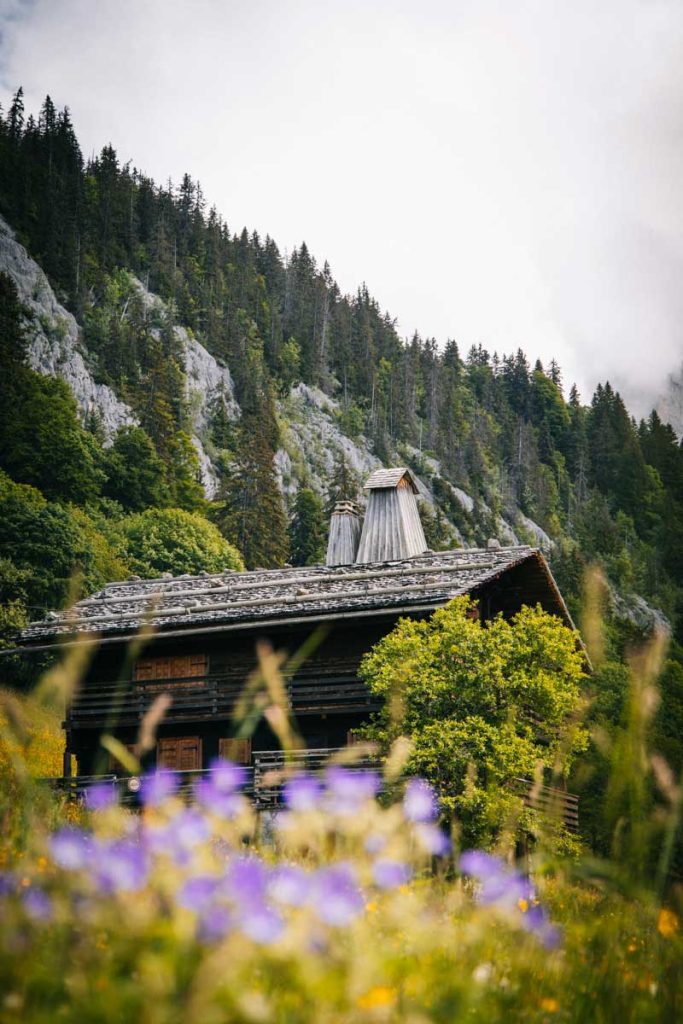 Le hameau de Chanaillon en Haute-Savoie avec ses chalets traditionnels. crédit photo : Clara Ferrand - blog Wildroad