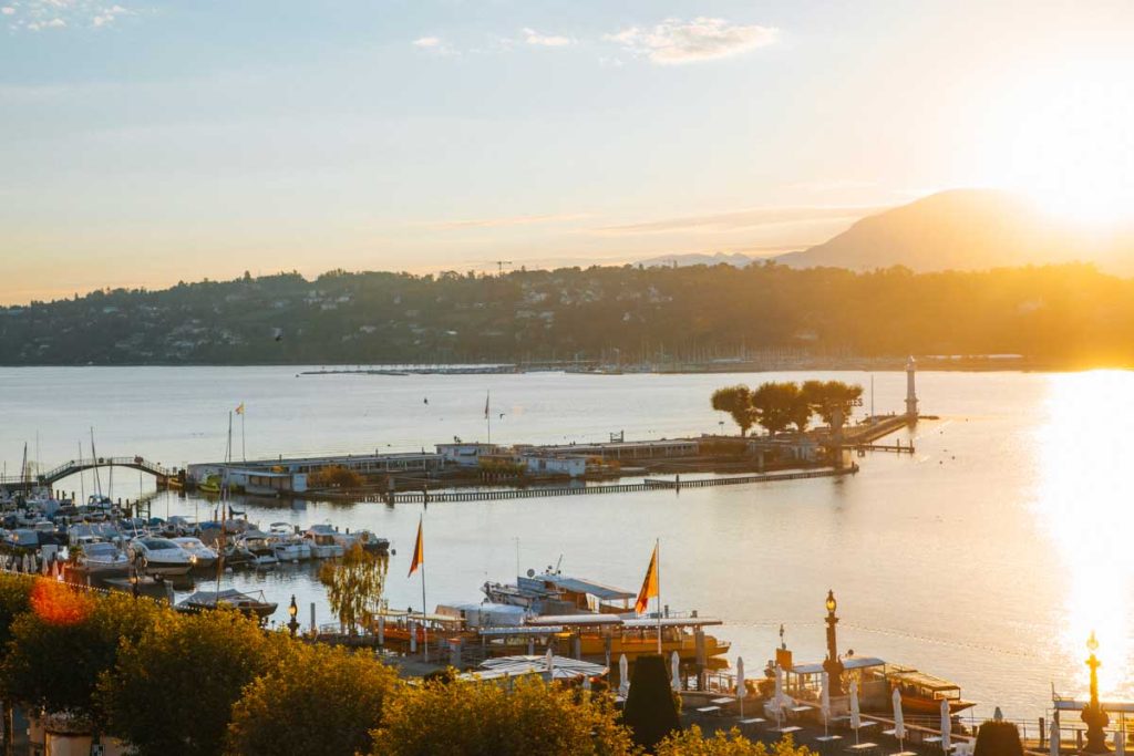 La rade de Genève, le quais des eaux-vives et les bains des Pâquis. crédit photo : Clara Ferrand - blog Wildroad