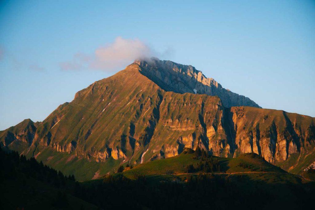 Le pic de Jallouvre dans le massif des Bornes. crédit photo : Clara Ferrand - blog Wildroad
