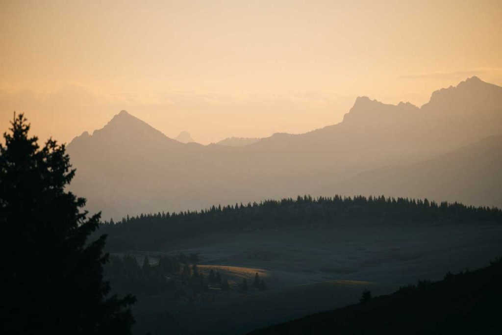 Le massif du Bargy et la randonnée du lac de Lessy. crédit photo : Clara Ferrand - blog Wildroad