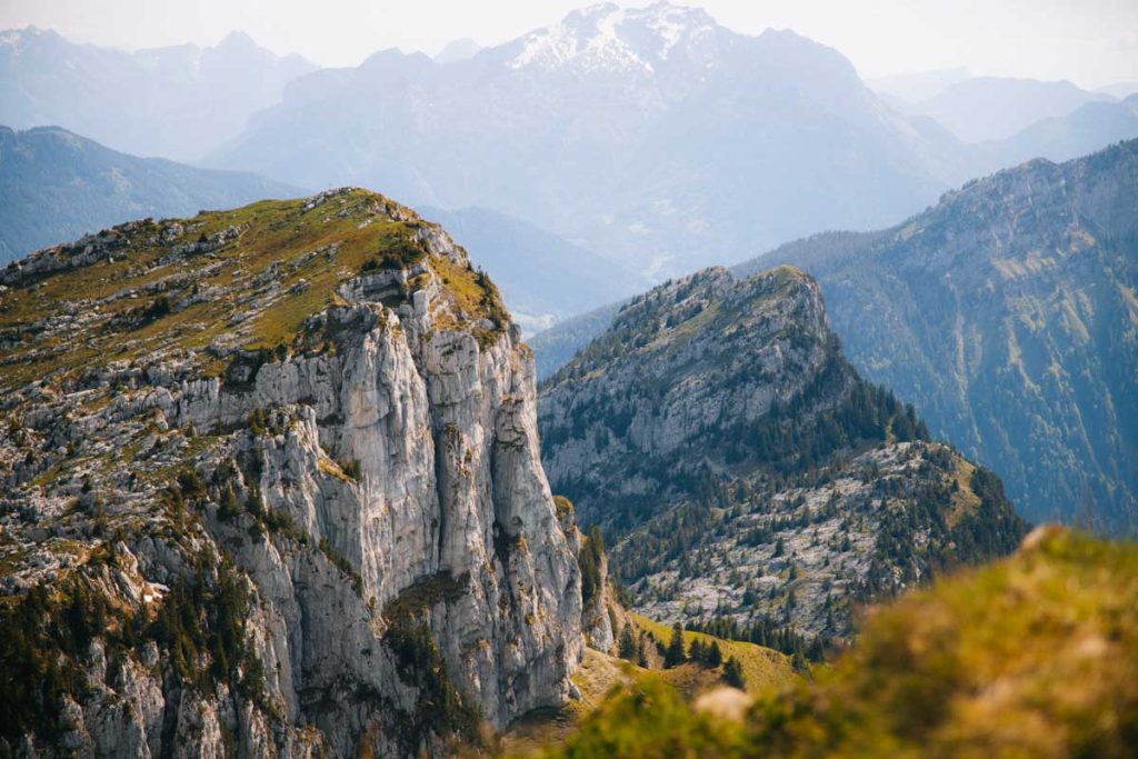 Les montagnes autour d'Annecy : une randonnée au roc des tours et lac de Lessy. crédit photo : Clara Ferrand - blog Wildroad