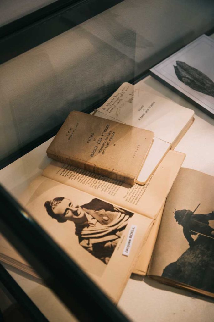 Musée mémoire d'alpinisme et son exposition sur les guides les plus connus. crédit photo : Clara Ferrand- blog Wildroad