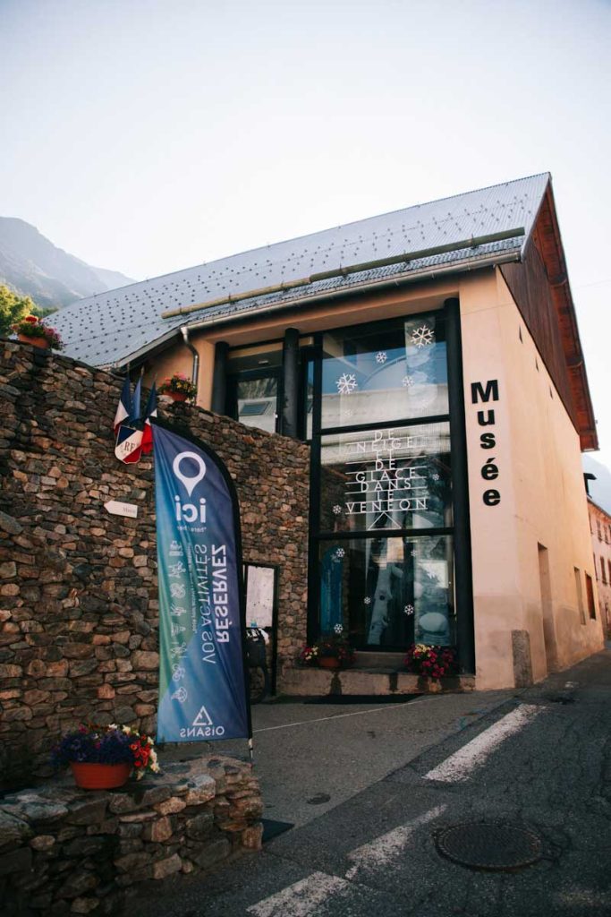 Visiter le musée de Saint Christophe en Oisans sur les Alpinistes qui ont découvert les Écrins. crédit photo : Clara Ferrand - blog Wildroad