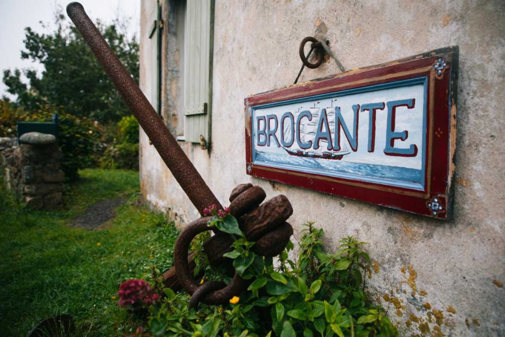 La brocante de Paul Townsend à Lampaul. crédit photo : Clara Ferrand -blog Wildroad