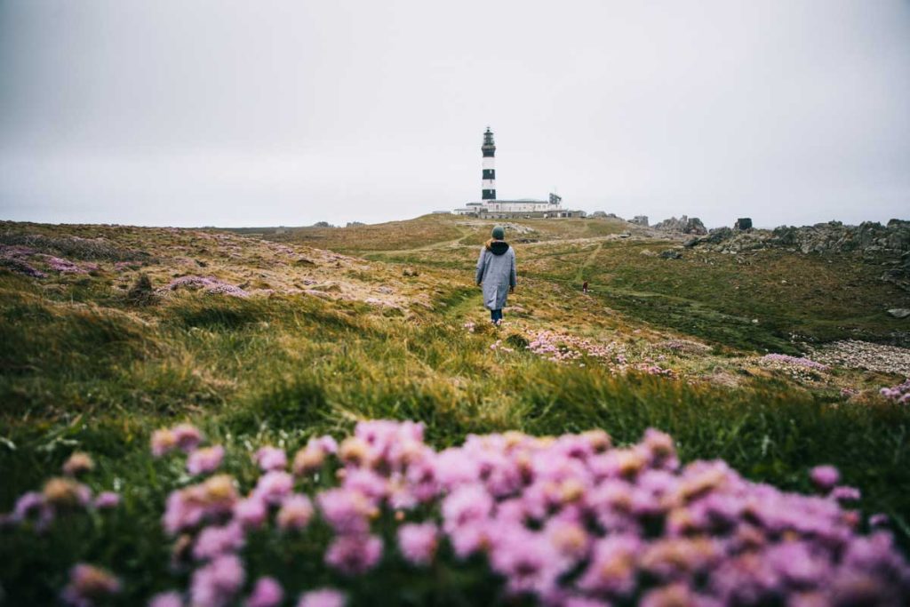 L'île d'Ouessant et le phare du Créac'h. crédit photo : Clara Ferran d- blog Wildroad