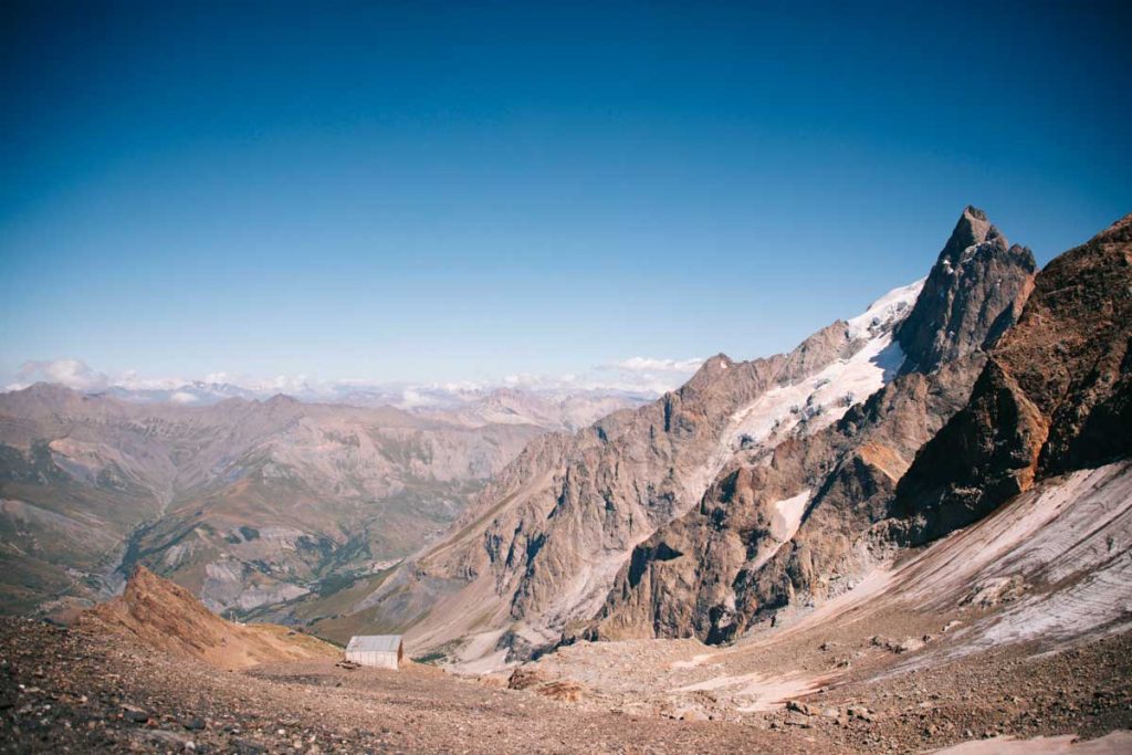 Panorama sur les Écrins depuis le sommet du téléphérique de la Grave. crédit photo : Clara Ferrand - blog Wildroad