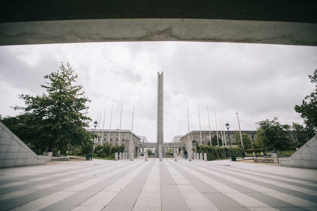 La place de la libération et le monument aux morts de la ville de Brest. crédit photo : Clara Ferrand - blog Wildroad