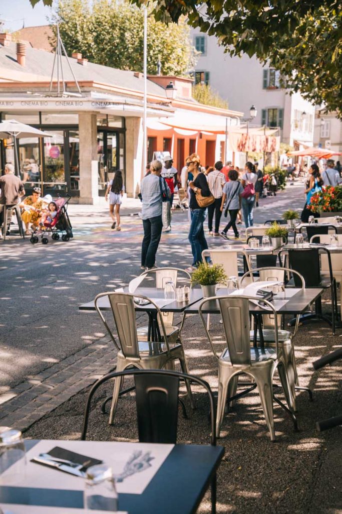 La place du marché de la ville de Carouge. crédit photo : Clara Ferrand - blog Wildroad