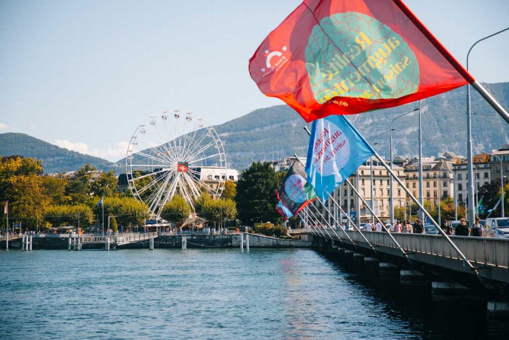 Le pont du mont Blanc à Genève avec la grande roue. crédit photo : Clara Ferrand - blog Wildroad