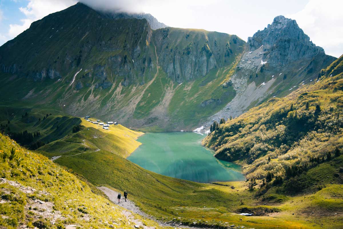 Randonnée bivouac au lac de Lessy en Haute Savoie dans le massif de Bargy. crédit photo : clara Ferrand - blog Wildroad