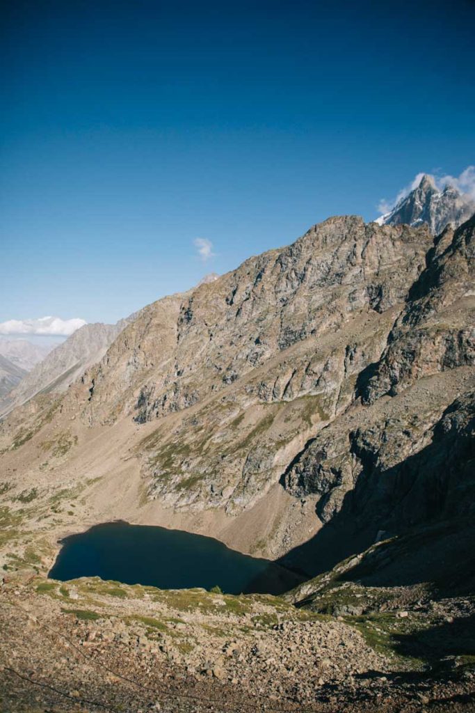Randonnée au lac du Puy Vachier dans les Ecrins. crédit photo : Clara Ferrand - blog Wildroad