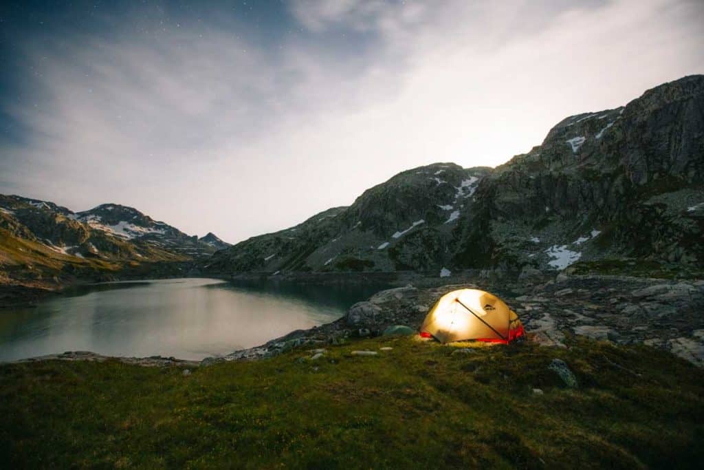 Les règles pour faire un bivouac en Belledonne autour des Lacs des 7 Laux. crédit photo : Clara Ferrand - blog Wildroad 