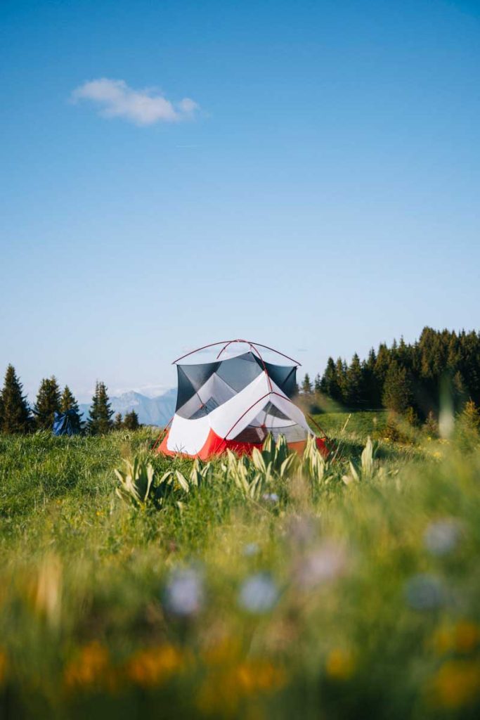 Les règles pour faire un bivouac dans les Aravis : ne laisser pas de trace de votre passage. crédit photo : Clara Ferrand - blog Wildroad