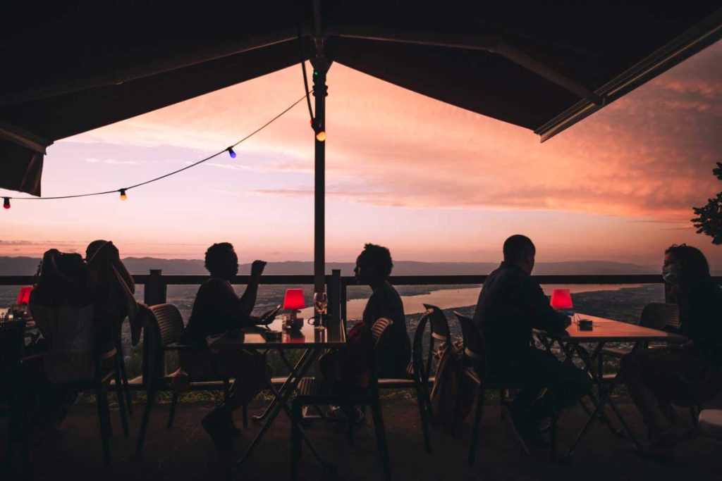 Le restaurant le Panoramique au sommet du Salève. crédit photo : Clara Ferrand - blog WIldroad