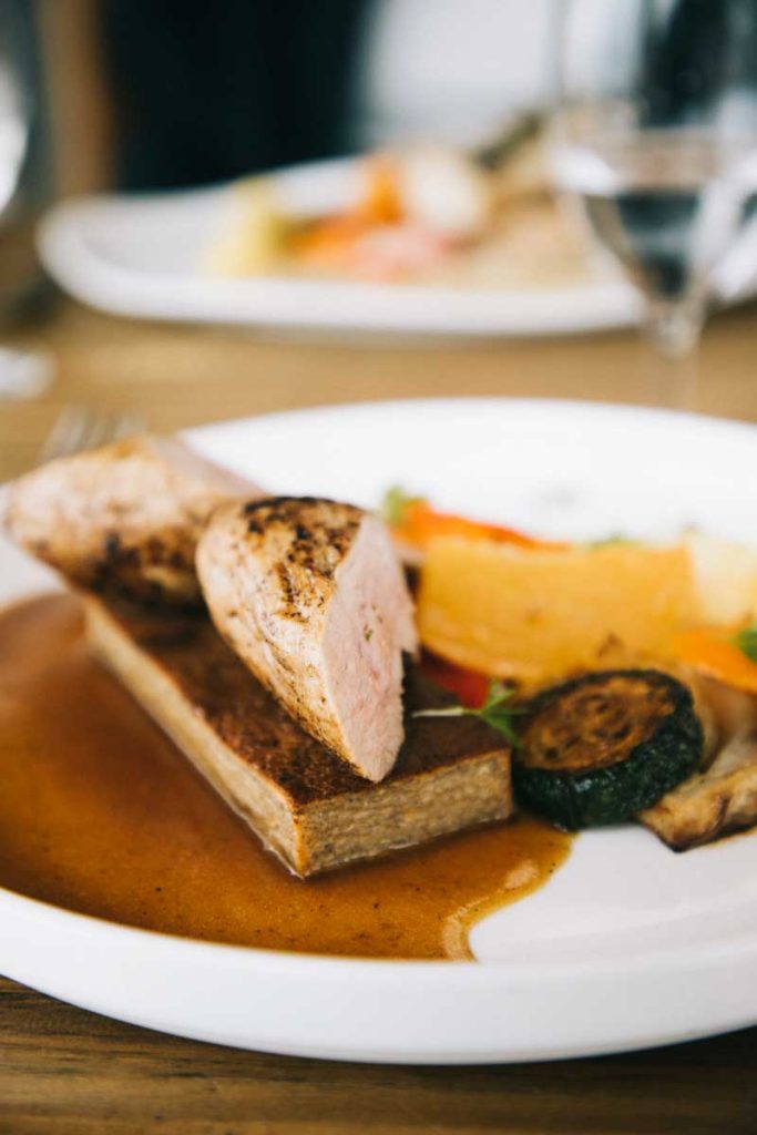 Les bonnes adresses de restaurant à Lampaul. crédit photo : Clara ferrand - blog WIldroad