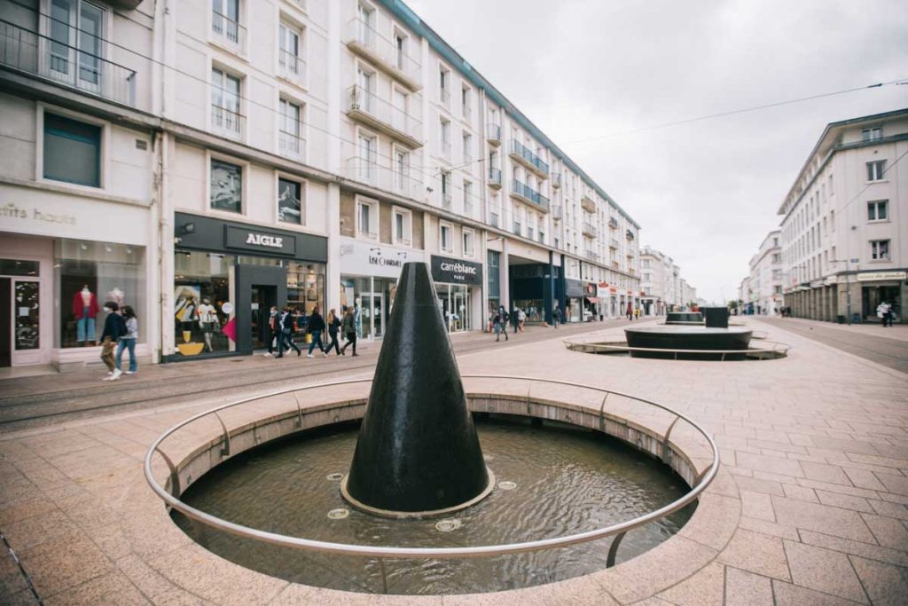 la rue commerçante de Siam dans le centre-ville de Brest. crédit photo : Clara Ferrand - blog Wildroad