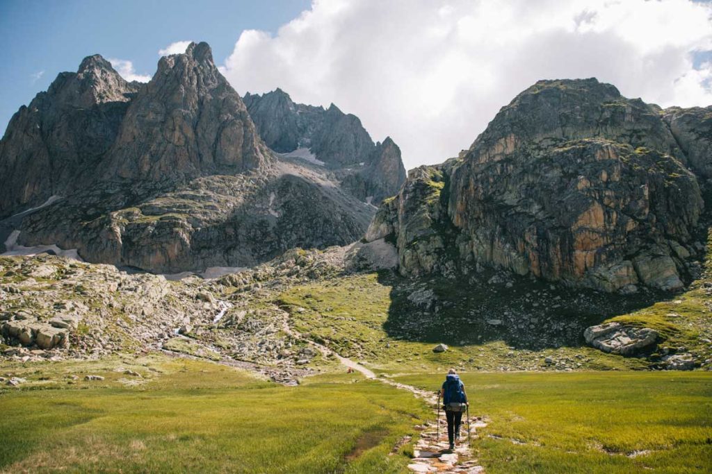 Sentier au dessus du refuge des drayée, fond de la vallée de la Clarée. crédit photo : Clara Ferrand - blog Wildroad