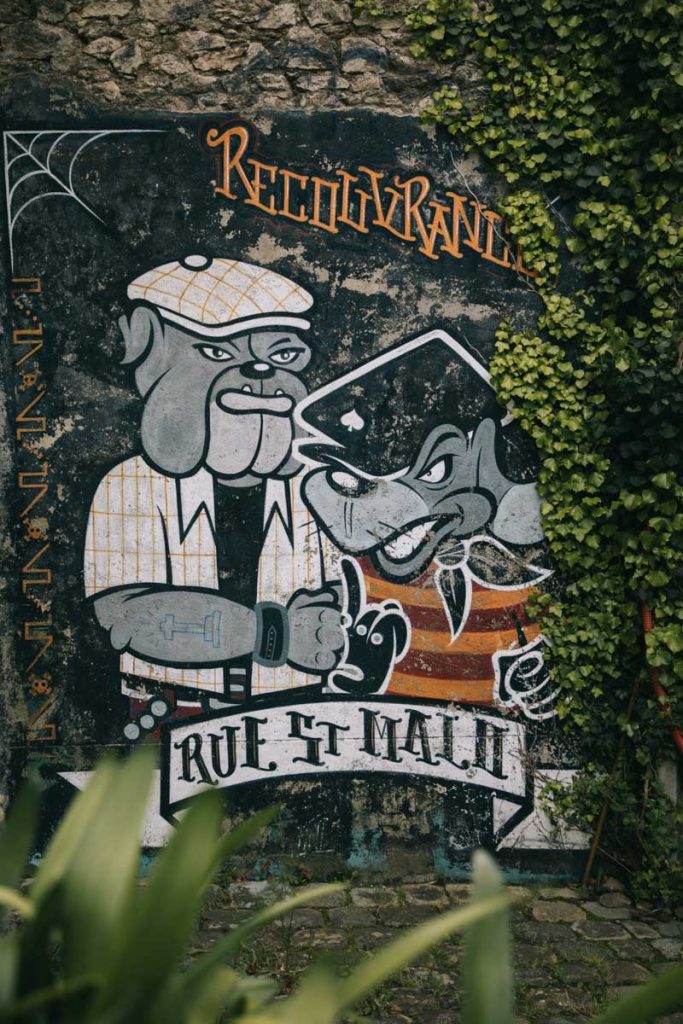 Street-art dans la vieille-ville de Saint-Malo. crédit photo : Clara Ferrand - blog Wildroad