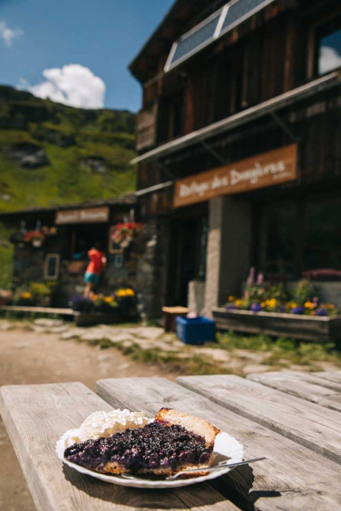 La tarte aux myrtilles du refuge des Drayères. crédit photo : Clara Ferrand - blog Wildroad
