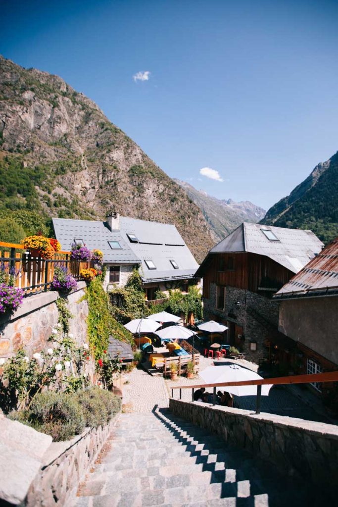 Visiter le petit village de Venosc et ses artisans. crédit photo : clara Ferrand- blog WILDROAD