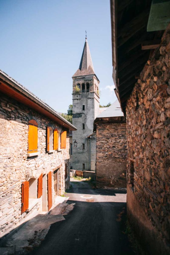 Le village de la Grenoniere en Oisans. crédit photo : Clara Ferrand - blog Wildroad