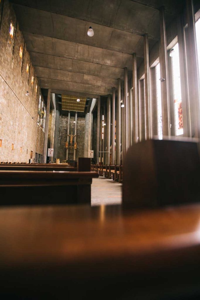 Visiter l'église de Saint-Louis reconstruite après la seconde Guerre Mondiale. crédit photo : Clara Ferrand - blog Wildroad