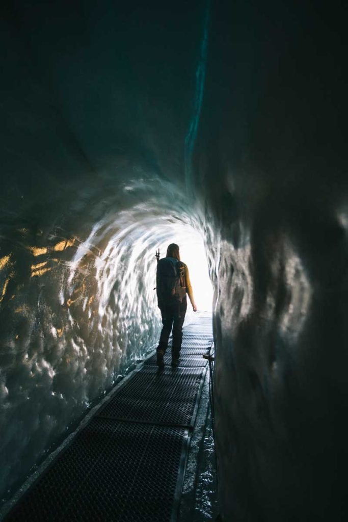 Visiter la grotte de glace à la Grave sur le glacier de girose. crédit photo : Clara Ferrand - blog Wildroad