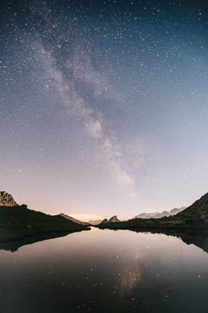 Voie lactée avec un bivouac dans le massif des Cerces. crédit photo : Clara Ferrand - blog Wildroad