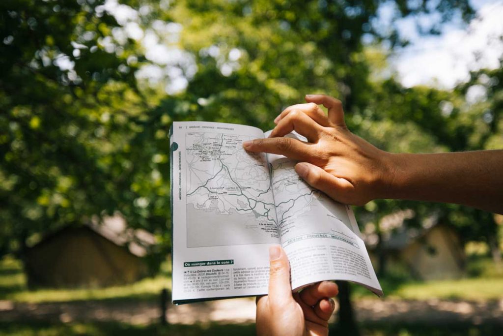 Le guide du Routard version Huttopia Dieulefit. crédit photo : Clara Ferrand - blog Wildroad