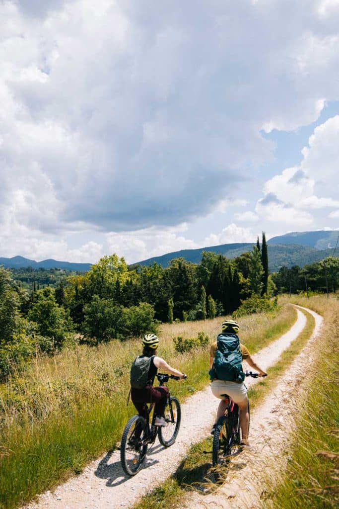 Faire du VTT électrique dans la dorme provençale. crédit photo : Clara Ferrand - blog Wildroad