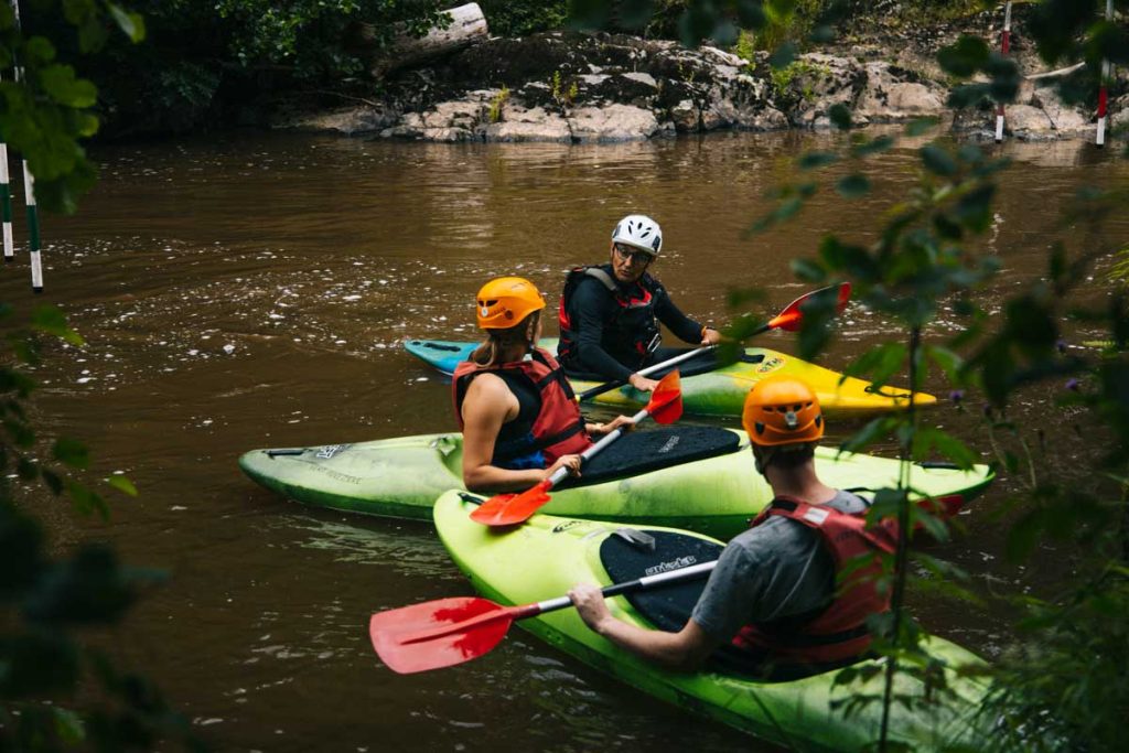 Descendre les gorges de l'Auvézère en kayak avec Fafa. crédit photo : Clara FERRAND - blog Wildroad