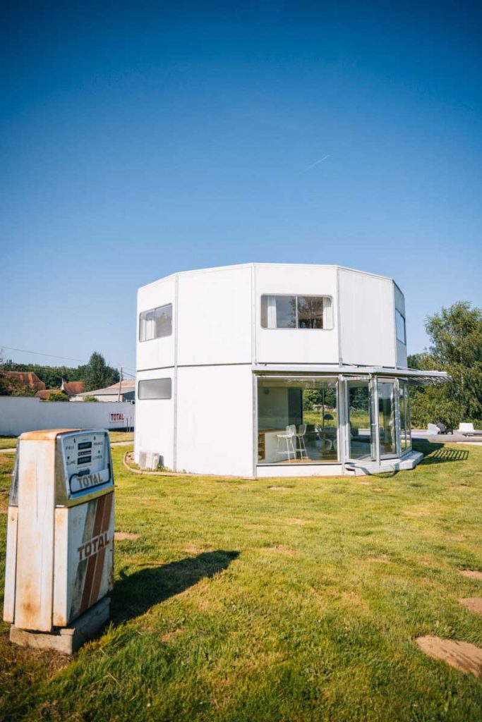 La gîte design un ancienne station Total. crédit photo : Clara Ferrand - blog Wildroad