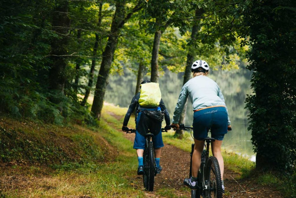 Itinéraire de VTT avec un guide dans le pnr du Périgord Limousin. crédit photo : Clara FERRAND - blog Wildroad
